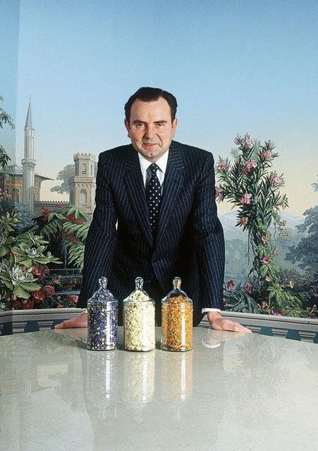 Yves Rocher; 7 апреля 1930 года, Ля Гасийи, Морбиан, Бретань — 26 декабря 2009 года, Париж — французский промышленник, основатель одноимённой компании по производству косметических товаров. Материал взят из свободного источника.