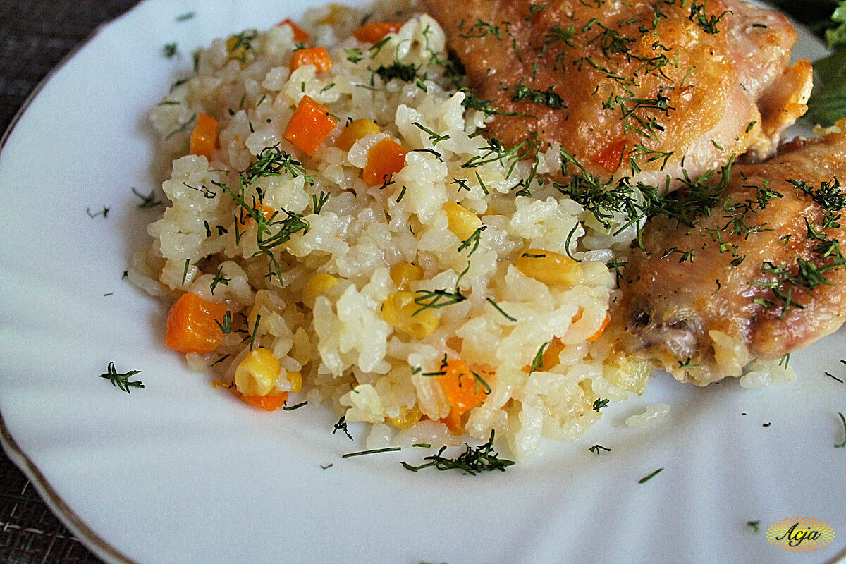 Запеченная курица с рисом и кукурузой