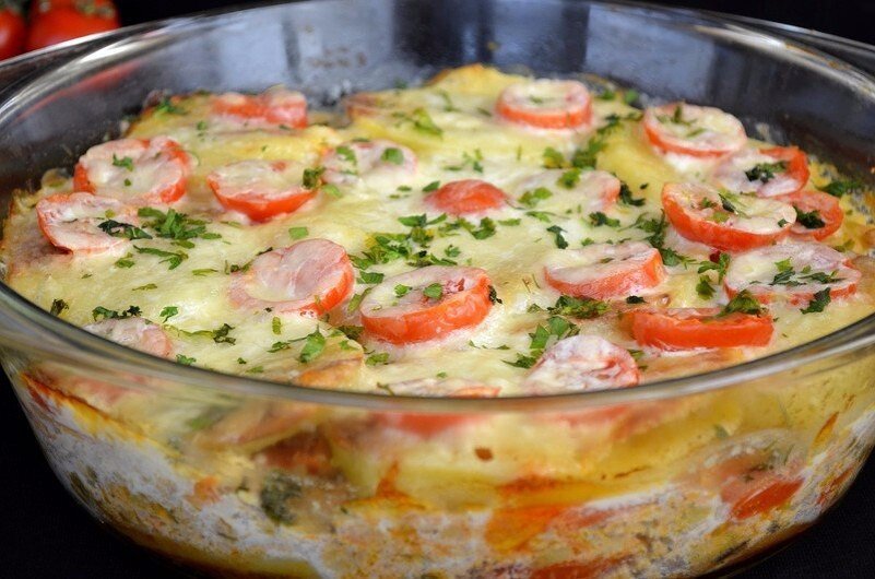 запеканка с баклажанами и помидорами. мусака кипр. фарш с картофелем и овощами. тушеная картошка с фаршем. овощная запеканка в духовке.
