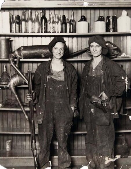 Бутлегерши. Середина 20-х годов. Фото из интернета.