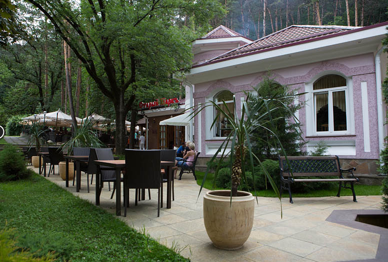 Кафе старый парк кисловодск. Кафе в парке кисловодска. Кисловодский национальный парк зеркальный пруд. Кафе старый парк кисловодск. Кафе старый парк кисловодск.