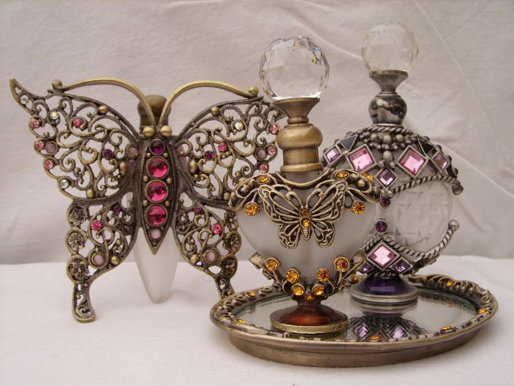 Старинные флаконы для духов. Фото: открытые источники