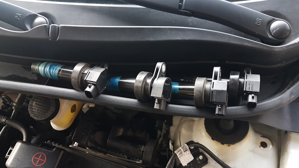 Оставшиеся от старого владельца катушки 3 из 4х перемотанные изолентой