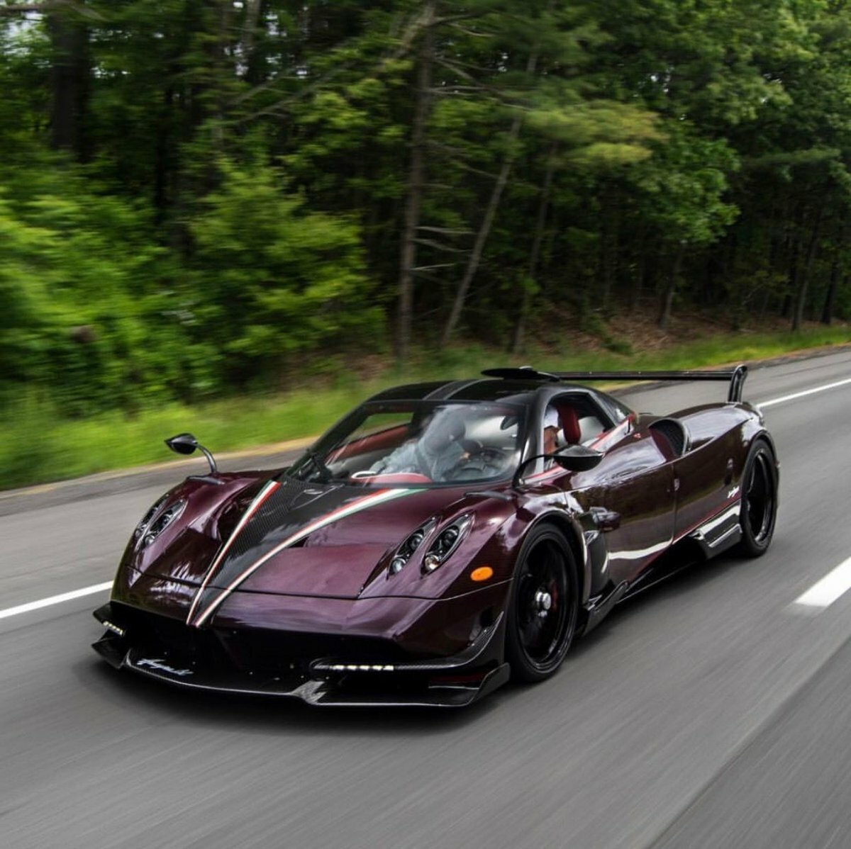 Pagani Huayra С„РёРѕР»РµС‚РѕРІС‹Р№