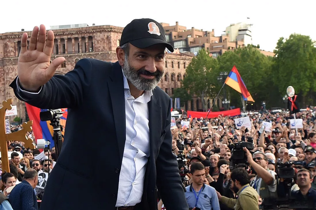 Армяне о пашиняне. Nikol Pashinyan. Никол Пашинян 2018. Никол Пашинян бархатная революция. Пашинян революция Армения.