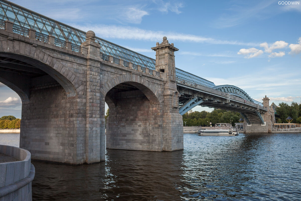 Выносная русловая опора моста. О ней читайте ниже.