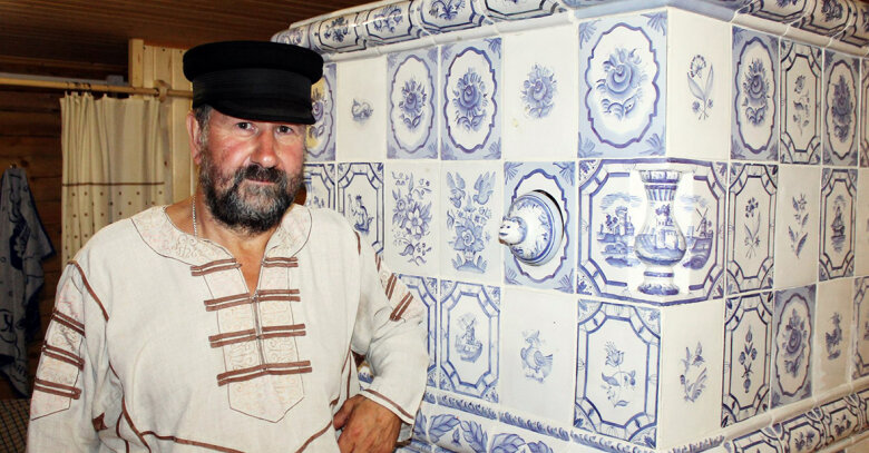 Основатели арт-музея «Русская жизнь», расположенного в деревне Куракино Кирилловского района, учат посетителей, как самостоятельно изготавливать уникальные изделия из керамики по старинным технологиям. | Фото с сайта «Культура в Вологодской области»