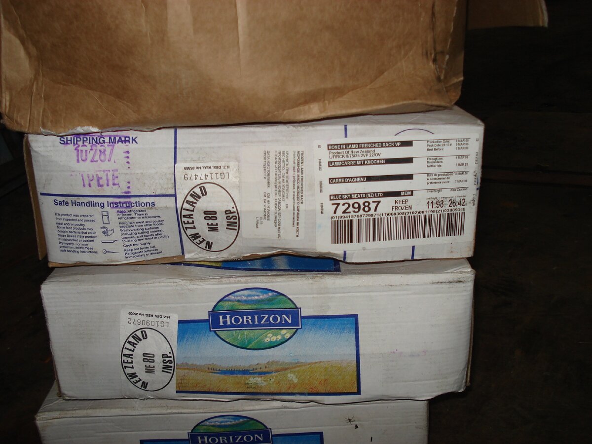 В такой упаковке чаще всего приходило импортное мясо. Это из Новой Зеландии.