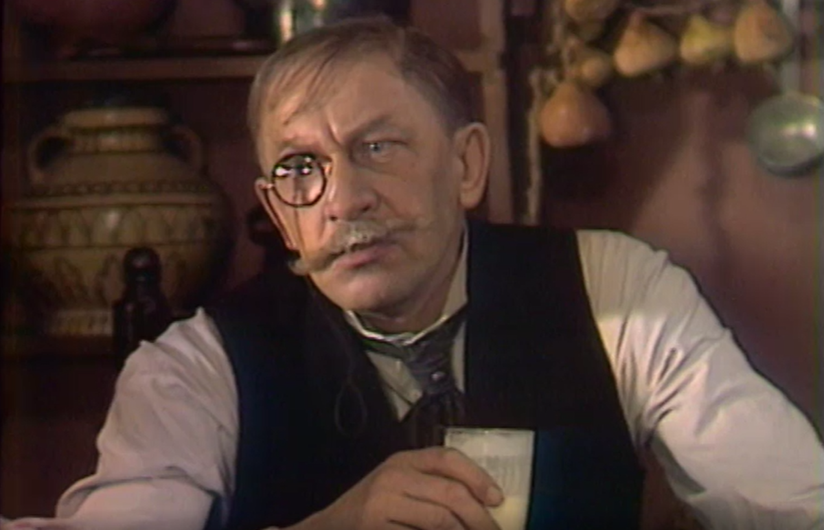 Е.Евстигнеев в роли пана Дульского. Кадр из телеспектакля "Мораль пани Дульской"(1978)