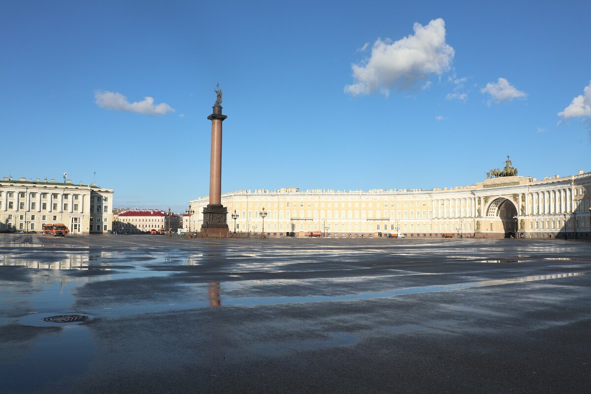 Съездила в Петербург, посмотрела, как там сейчас обстановка и стоит ли туда сейчас ехать отдыхать