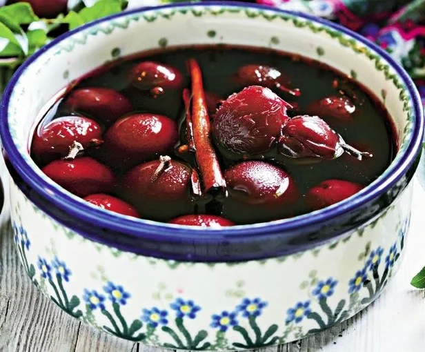 Отличный зимний десерт - и закуска. И даже хороши к мясу, к рыбе - в соусах, гарнирах.