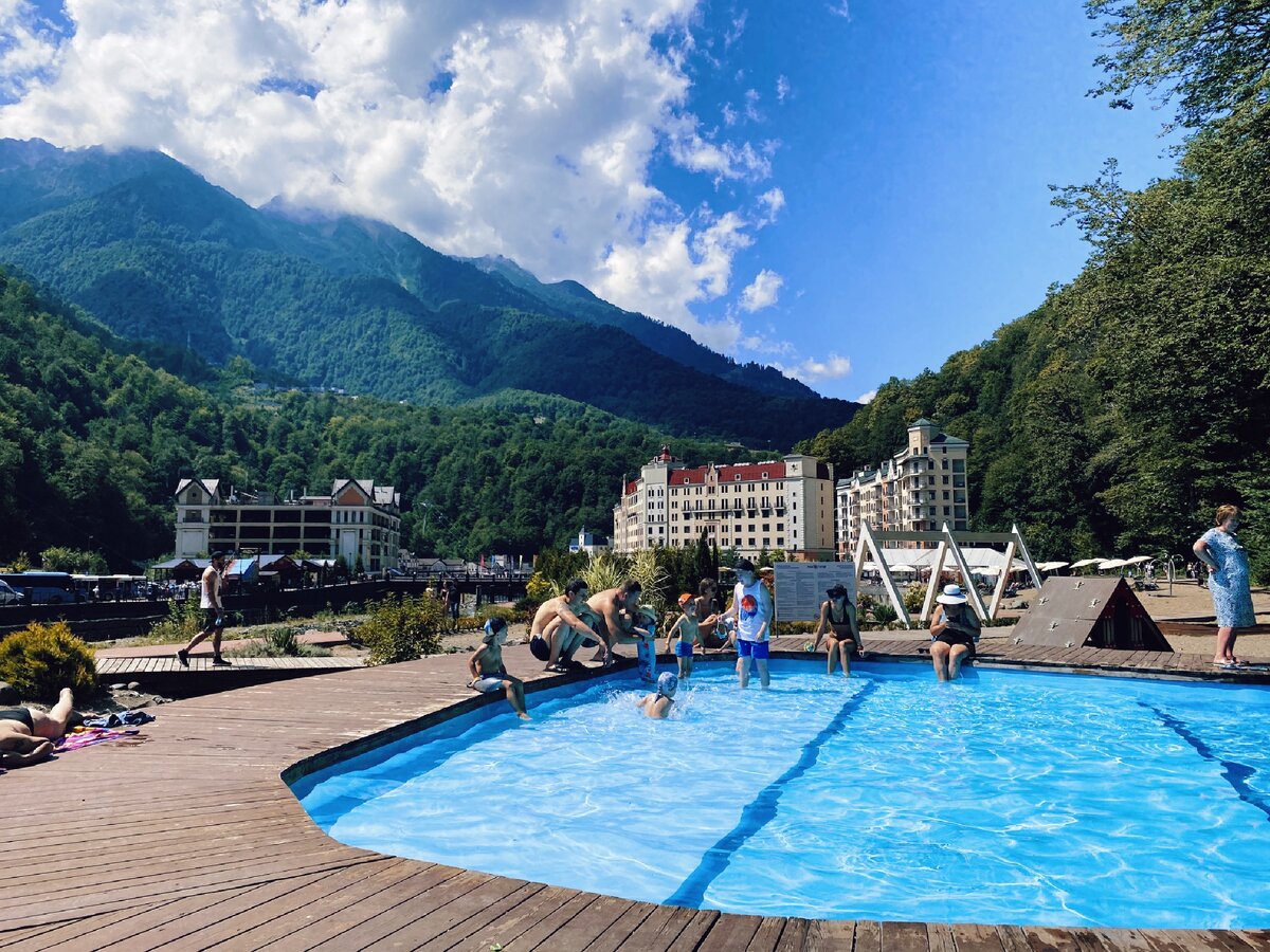 пляж на роза хутор