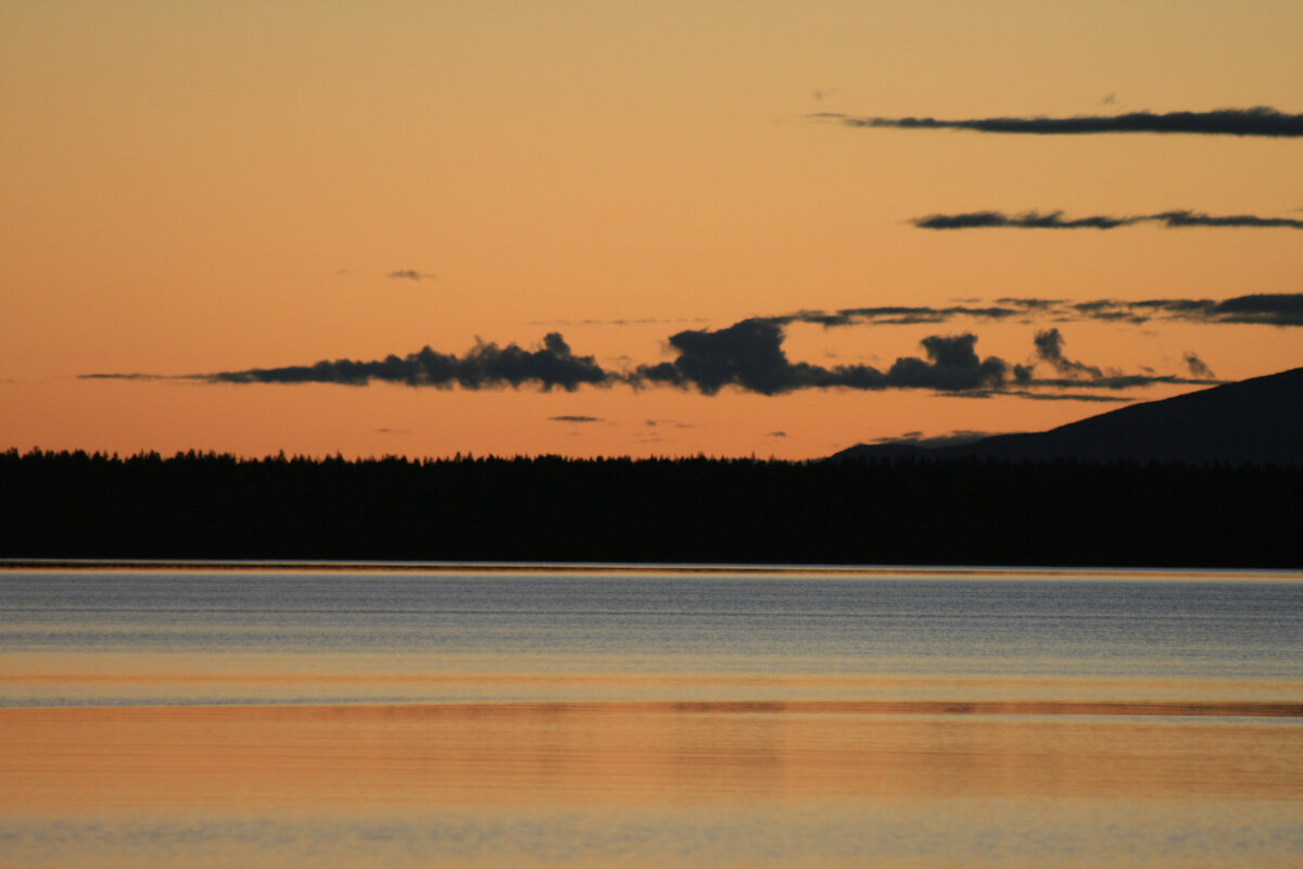 Это натуральные цвета вчерашнего заката. Снято с 21 до 22 вечера.