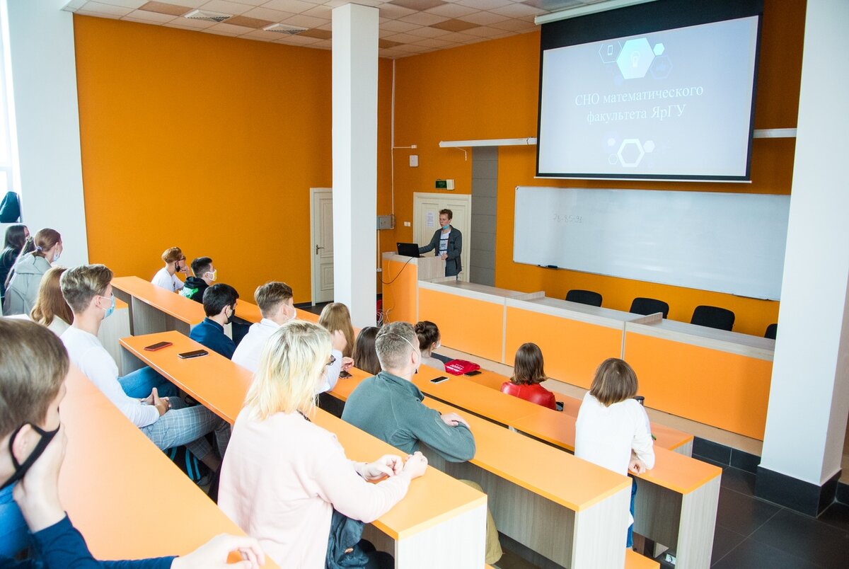 Первый курс-2020, 1 сентября 2020. Фото из группы  https://vk.com/math_yargu 