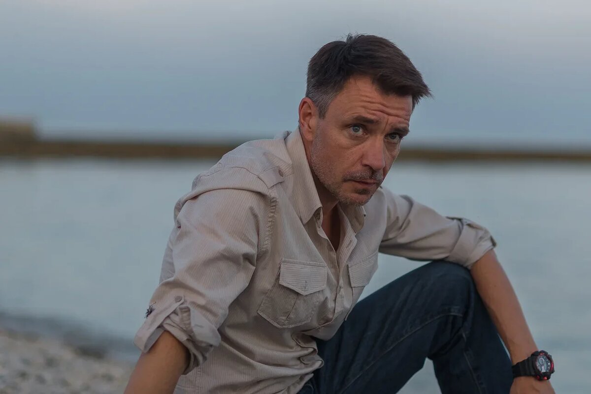 Кирилл Гребенщиков в сериале "Закрытый сезон", 2020г., реж. Дарья Полторацкая. Фото предоставлено телеканалом "Россия"