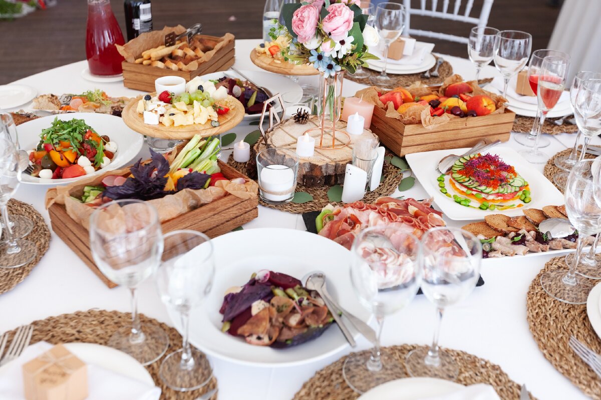 Пример сервировки службы кейтеринга Cateres.ru