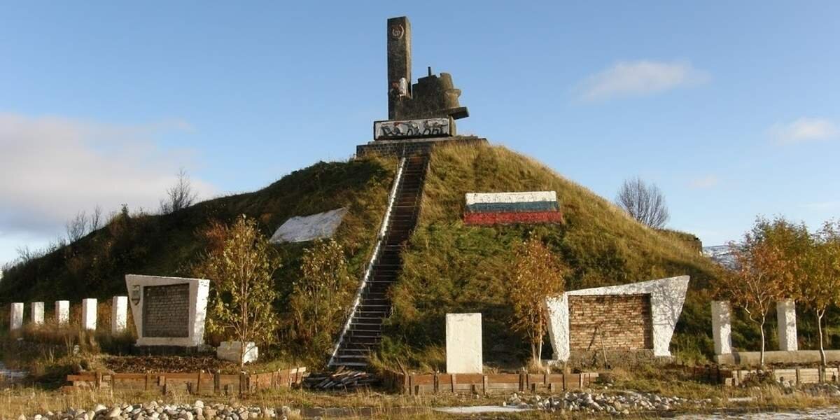 Так памятник выглядел ещё несколько лет назад