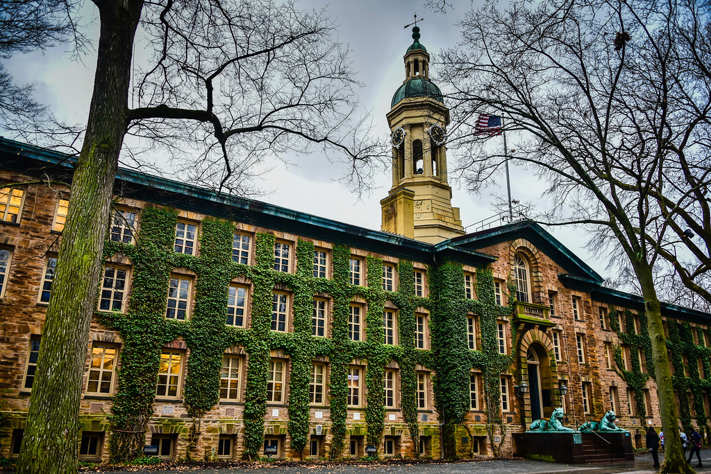 Ivy league universities. Нассау-Холл, Принстон. Princeton University Nassau Hall. Гарвард Йель Принстон. Принстон лига плюща.