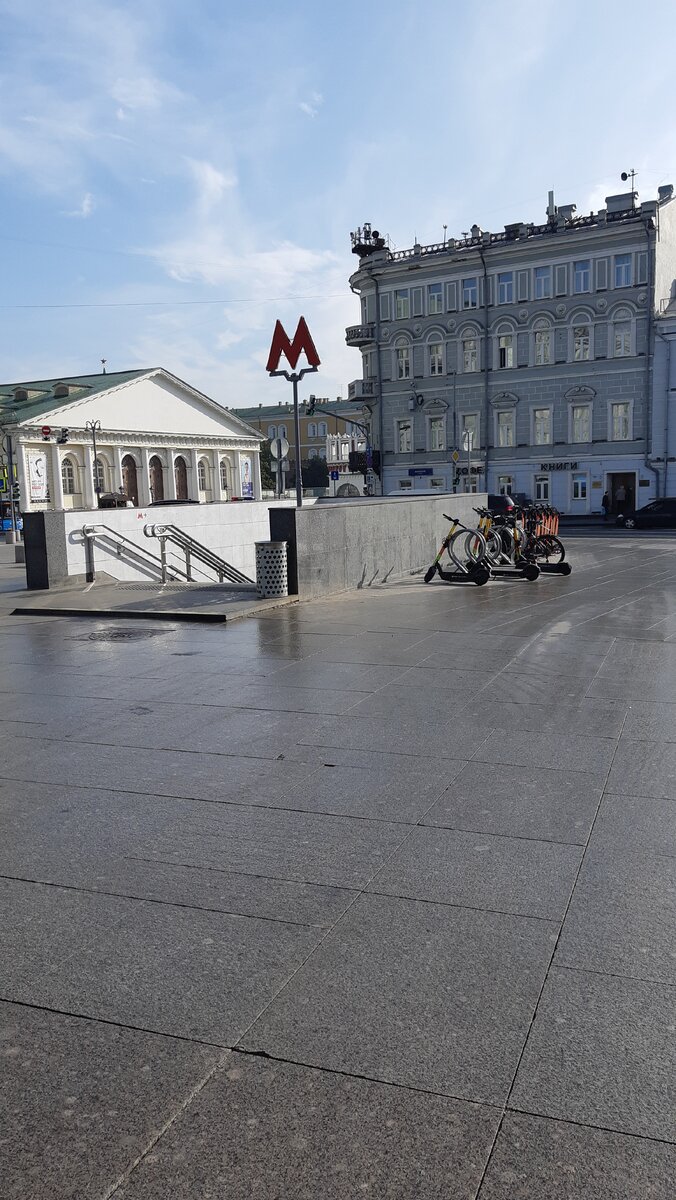 Выход из метро у РГБ. Фото автора