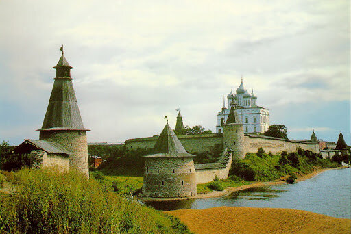 Обезлюдевший Псков. Фото: https://lh3.googleusercontent.com
