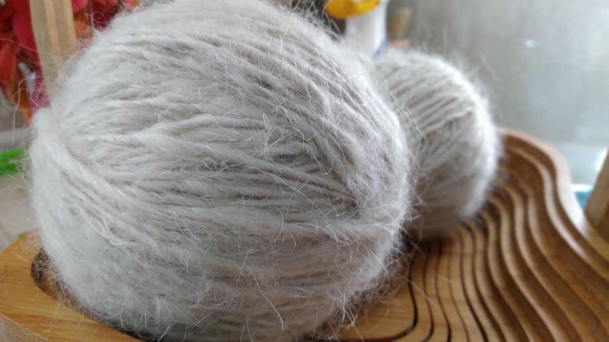 Пряжа ручного прядения из козьего пуха
