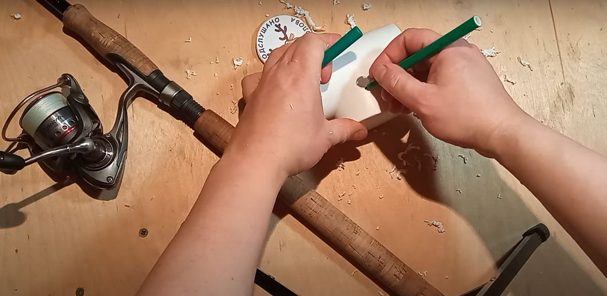 Сверлим по два отверстия