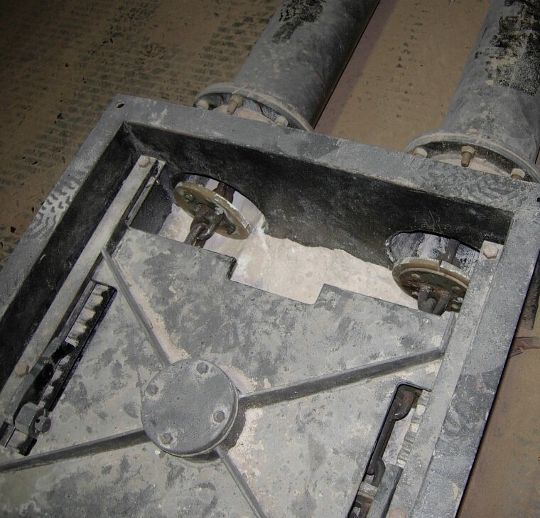 Применяются для бережной транспортировки продукта. Благодаря круглому сечению и специальному материалу скребков обеспечивается минимальный процент повреждения гранул, что очень важно, например, в пивоварении при транспортировке солода.