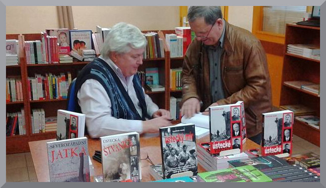 Франтишек Рочек (František Roček), на презентации очередной своей книги.