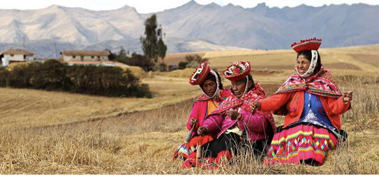 Перуанские женщины занимаются в основном ткачеством и вышивкой. Фото из открытых источников.