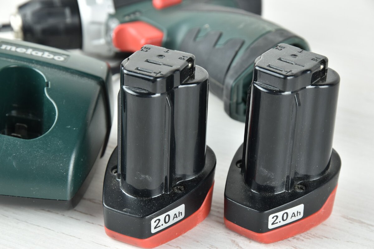 18 вольт 2 ампера. Multiswitch msr508 блок питания-. 18 вольт 2 ампера. Greenway tew652brp. Адаптер15-004 lg.