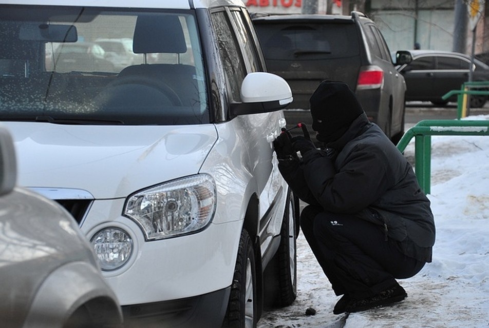 Парковка ТЦ - излюбленное место угонщиков. Источник: Яндекс.Картинки