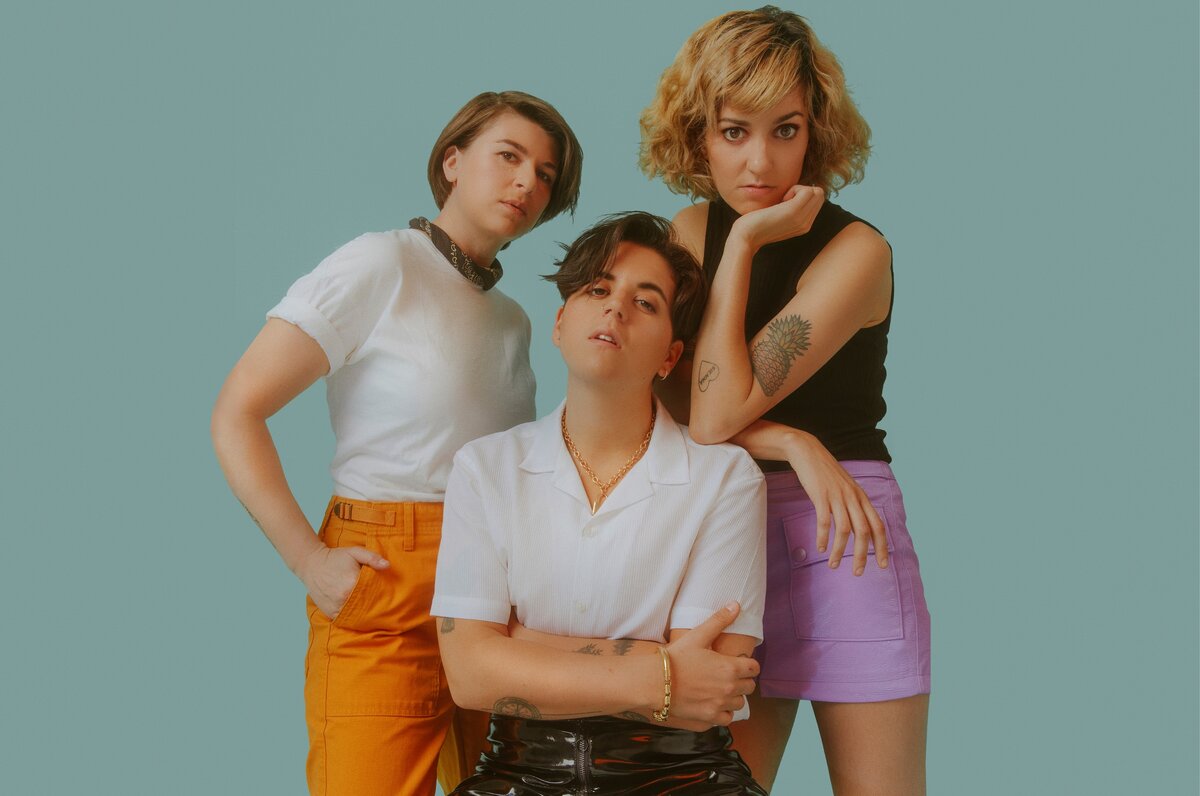 коллектив группы: Michelle Bensimon, Isabelle Banos и Lana Cooney