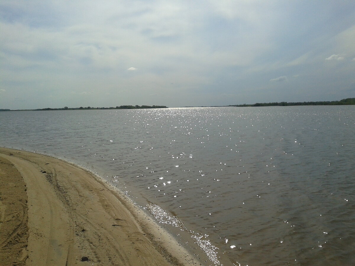 Песчаные берега у поселка Малышево