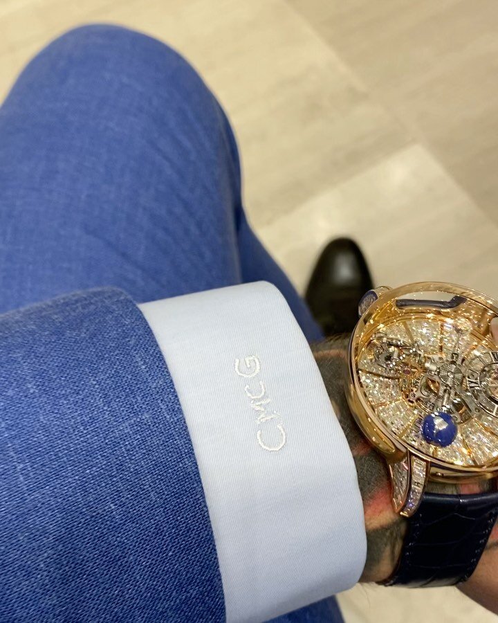 Конор показал свои часы за миллион долларов.  фото: картинки яндекса.