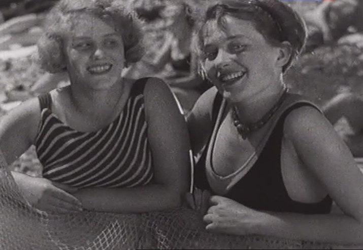 Нина Алисова и Екатерина Борисова в фильме "О странностях любви".