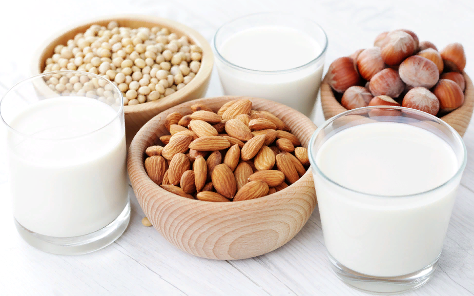 Как приготовить дома ореховое молоко, так популярное сегодня?