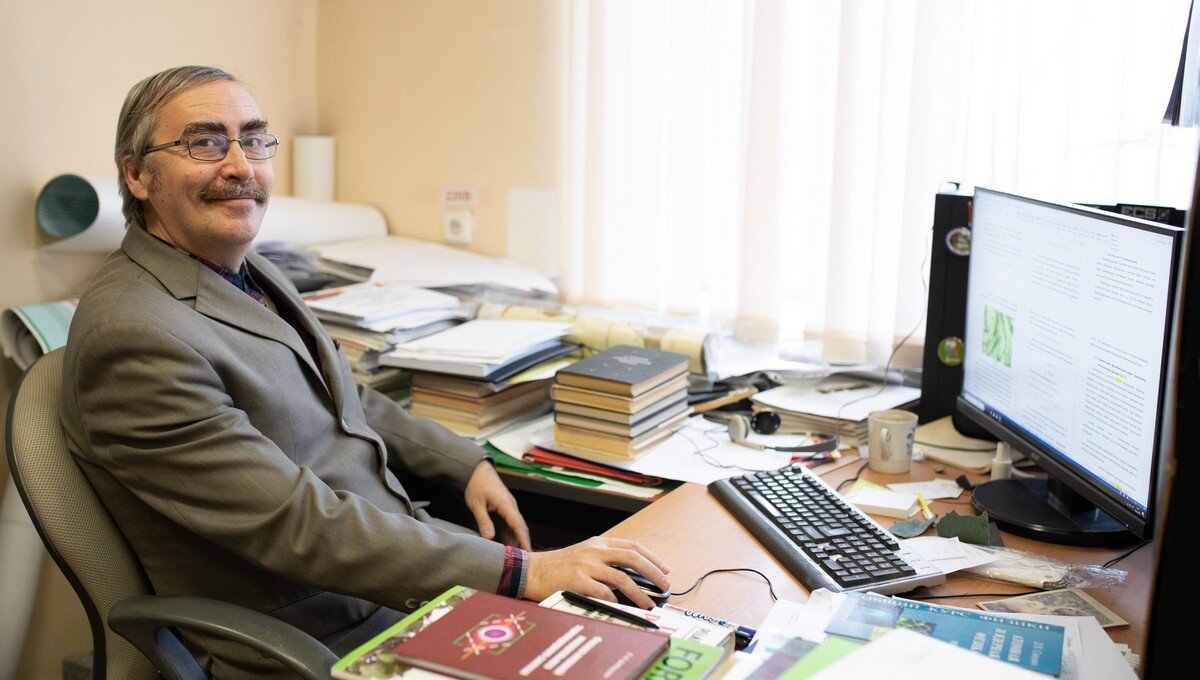 Исследование проводится под руководством профессора кафедры технической физики УрФУ Алексея Мелких. Фото: Илья Сафаров