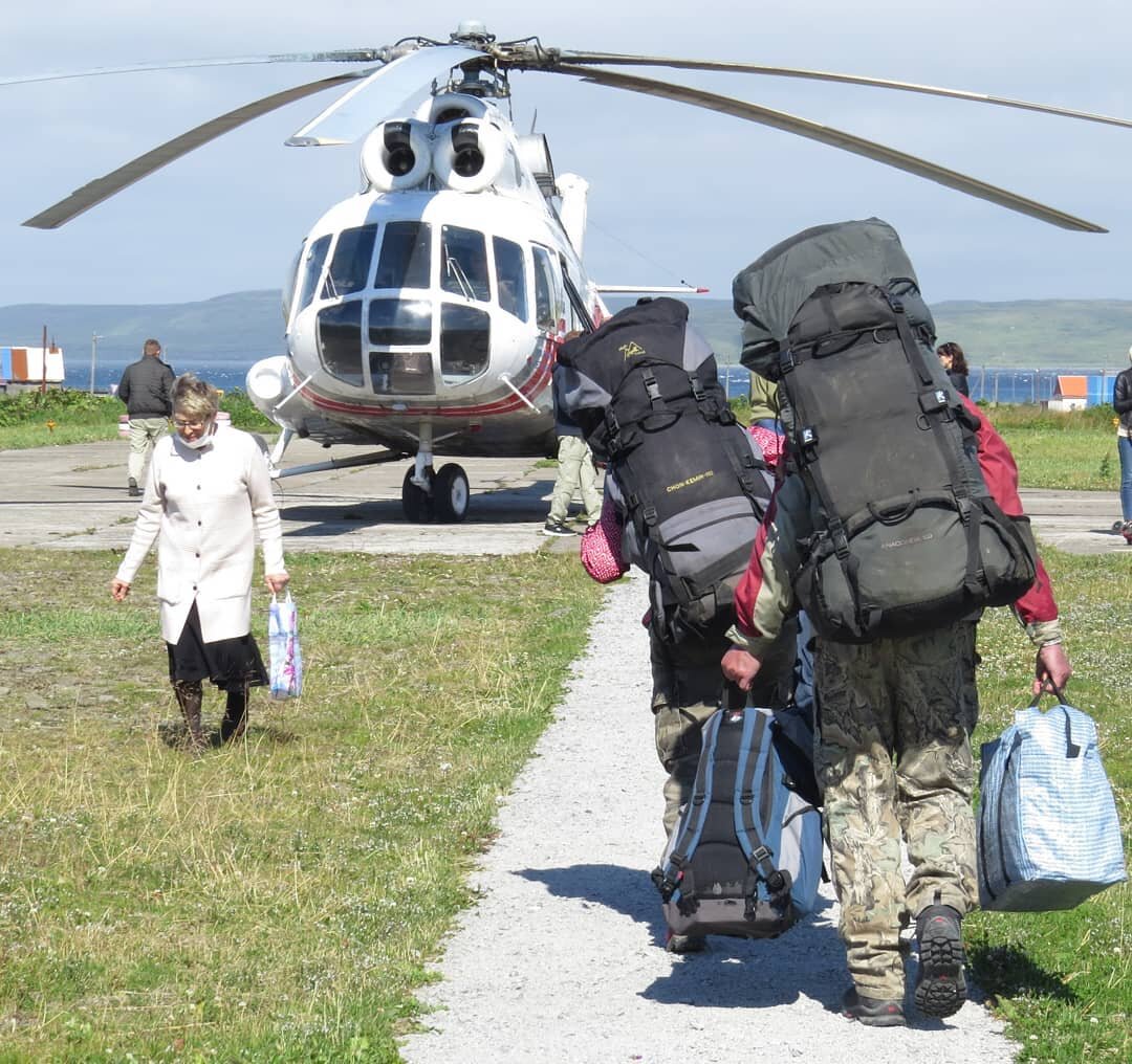 Посадка на вертолет в Северо-Курильске. Фото Сергея Лакомова