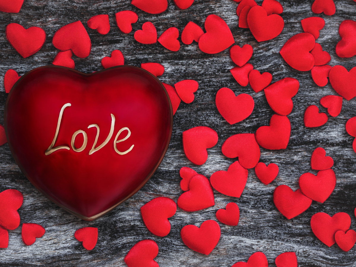 Источник картинки https://img5.goodfon.ru/original/1280x960/b/f2/liubov-serdtse-serdechki-krasnye-red-love-wood-romantic-he-3.jpg