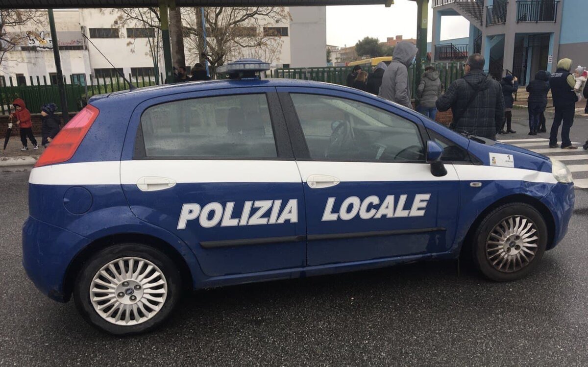 Полицейская машина в Италии.