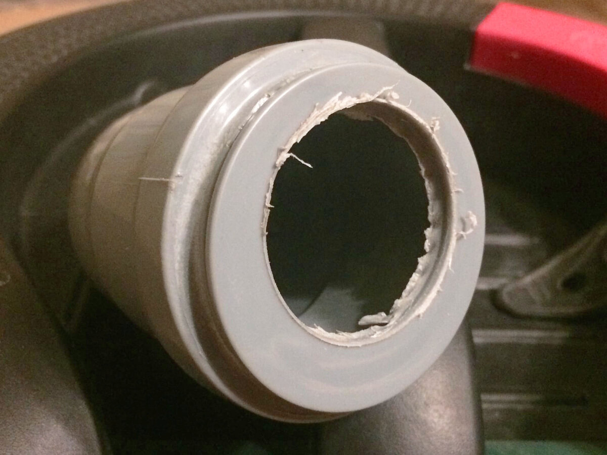 Показываю как штробить и резать стены без пыли , не имея штробореза ...