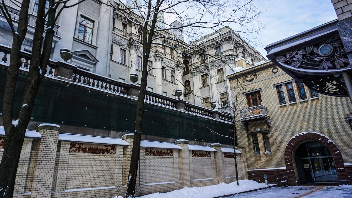 Особняк строился с 1904 по 1906 год. Архитектор А. И. фон Гоген