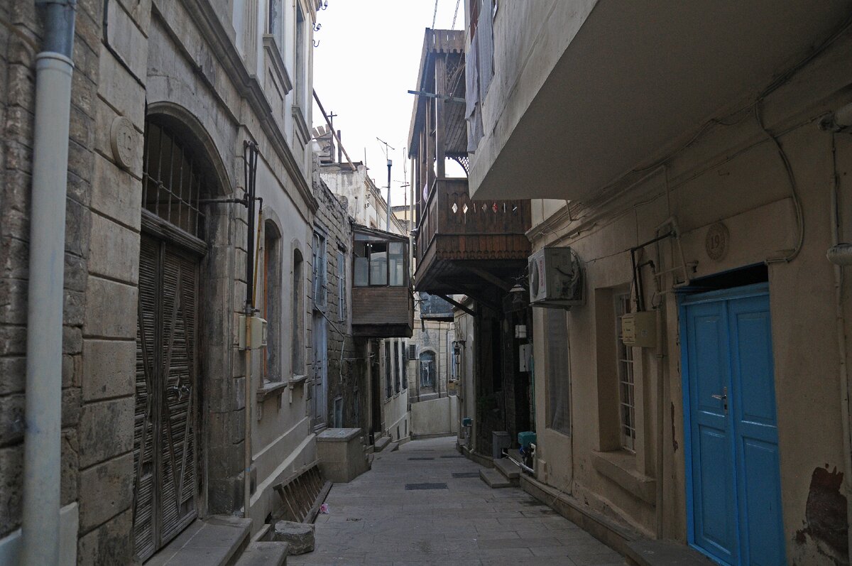 Плутаем по узким улочкам старого города