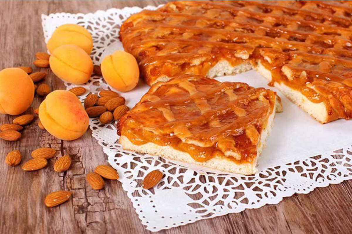 Начинка из кураги для пирога. Пирог с курагой. Пирог с курагой из дрожжевого. Открытый пирог с курагой. Пирог с курагой из дрожжевого теста