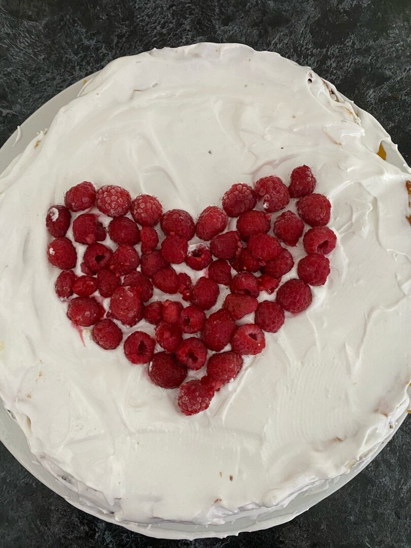 Украсила замороженной малиной