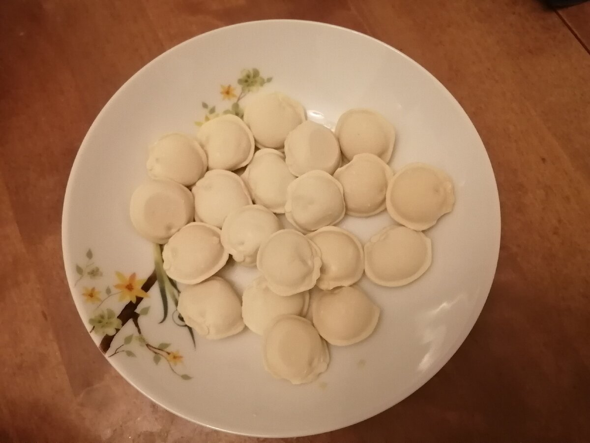 Пельмени собственного приготовления. Осталось только приготовить до готовности. 