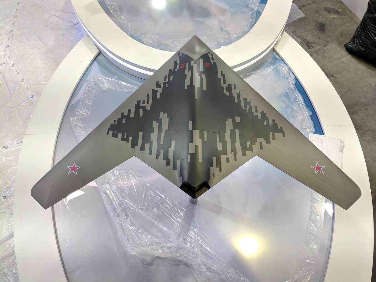 Звезда бпла. БПЛА охотник с-70. Российский БПЛА С-70 охотник. Ударный беспилотник России охотник. Тяжелый ударный беспилотник с-70 "охотник".