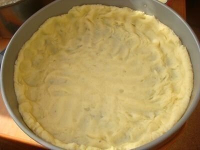 Тесто надо заморозить, чтобы оно держало свою форму