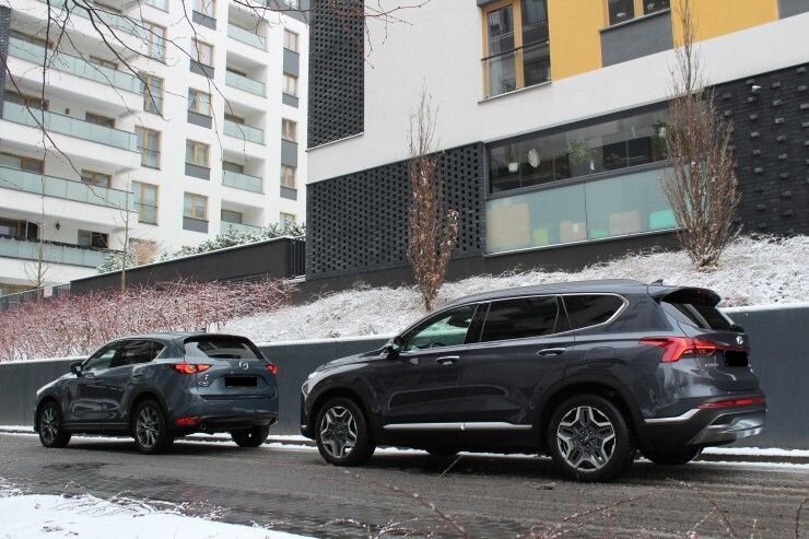 Hyundai Santa Fe HEV и Mazda CX-5 