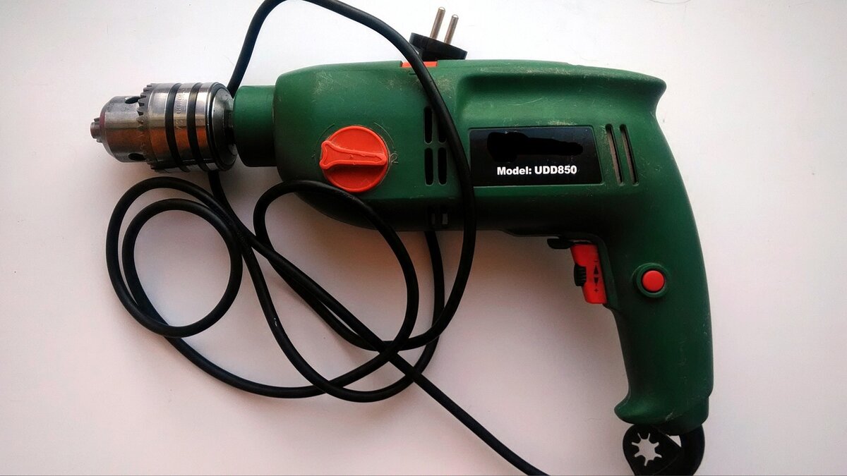 Просверлить дыру в стене больше не отказывается.